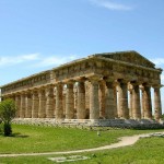 Quanto è grave un graffito sulle antiche mura di Paestum?